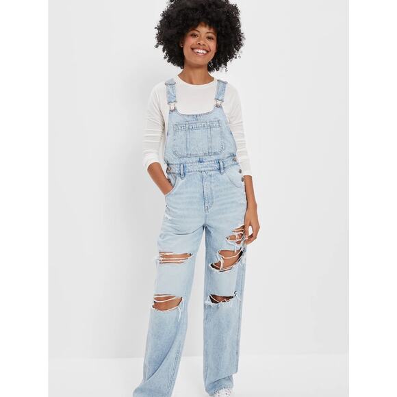 American Eagle Dreamy Drape Ripped Denim Baggy Overall Size Small - Picture 1 of 7